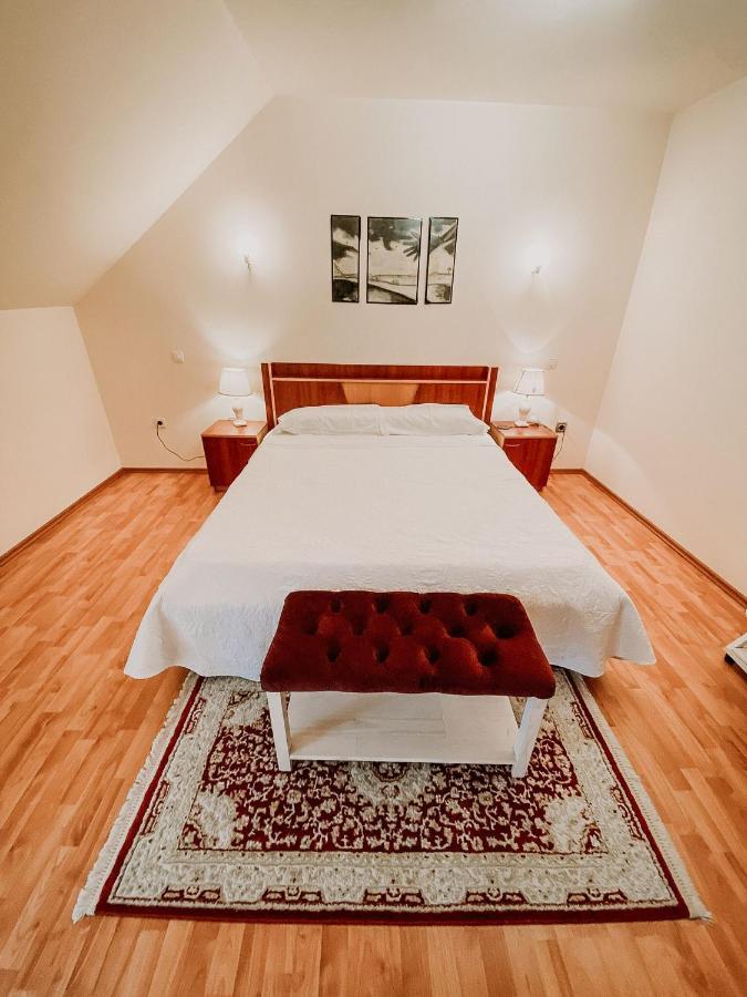 Cosy Bedroom For 2 With Balcony In A Family Villa Turnu Magurele Exterior foto
