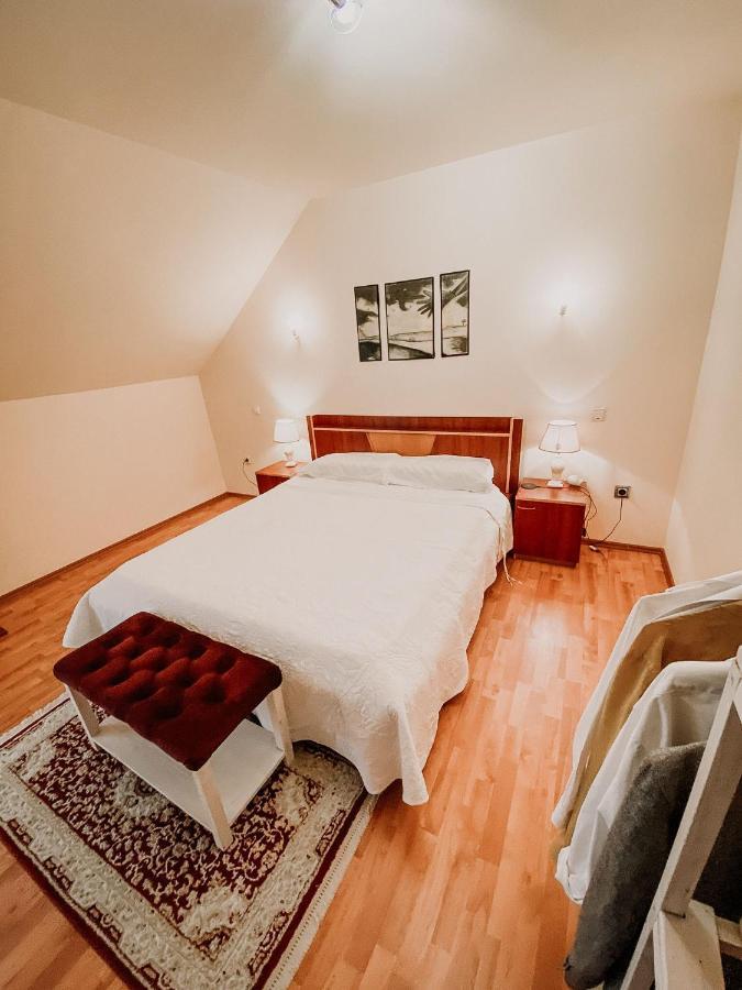 Cosy Bedroom For 2 With Balcony In A Family Villa Turnu Magurele Exterior foto