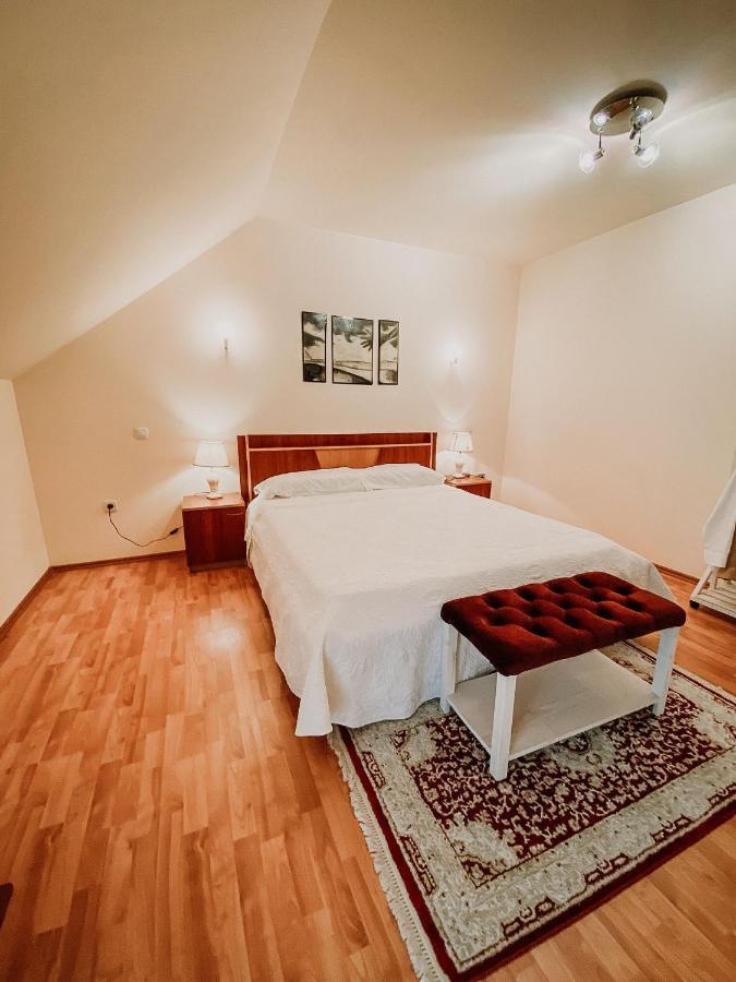 Cosy Bedroom For 2 With Balcony In A Family Villa Turnu Magurele Exterior foto