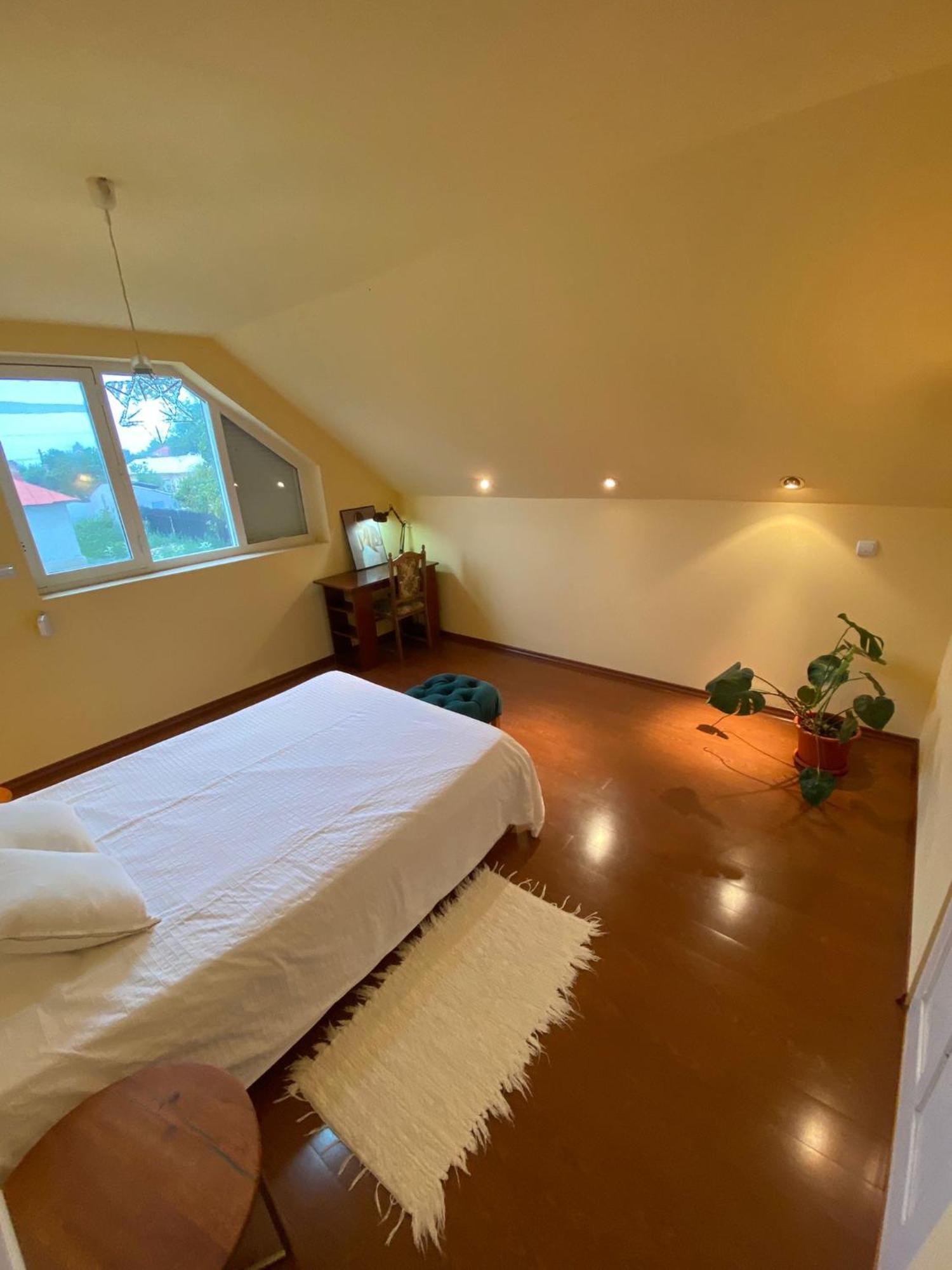 Cosy Bedroom For 2 With Balcony In A Family Villa Turnu Magurele Exterior foto
